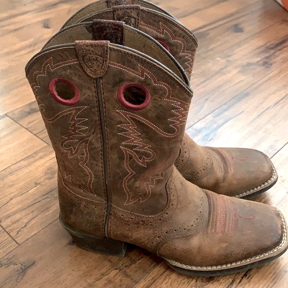 Kid’s leather Ariat boots.